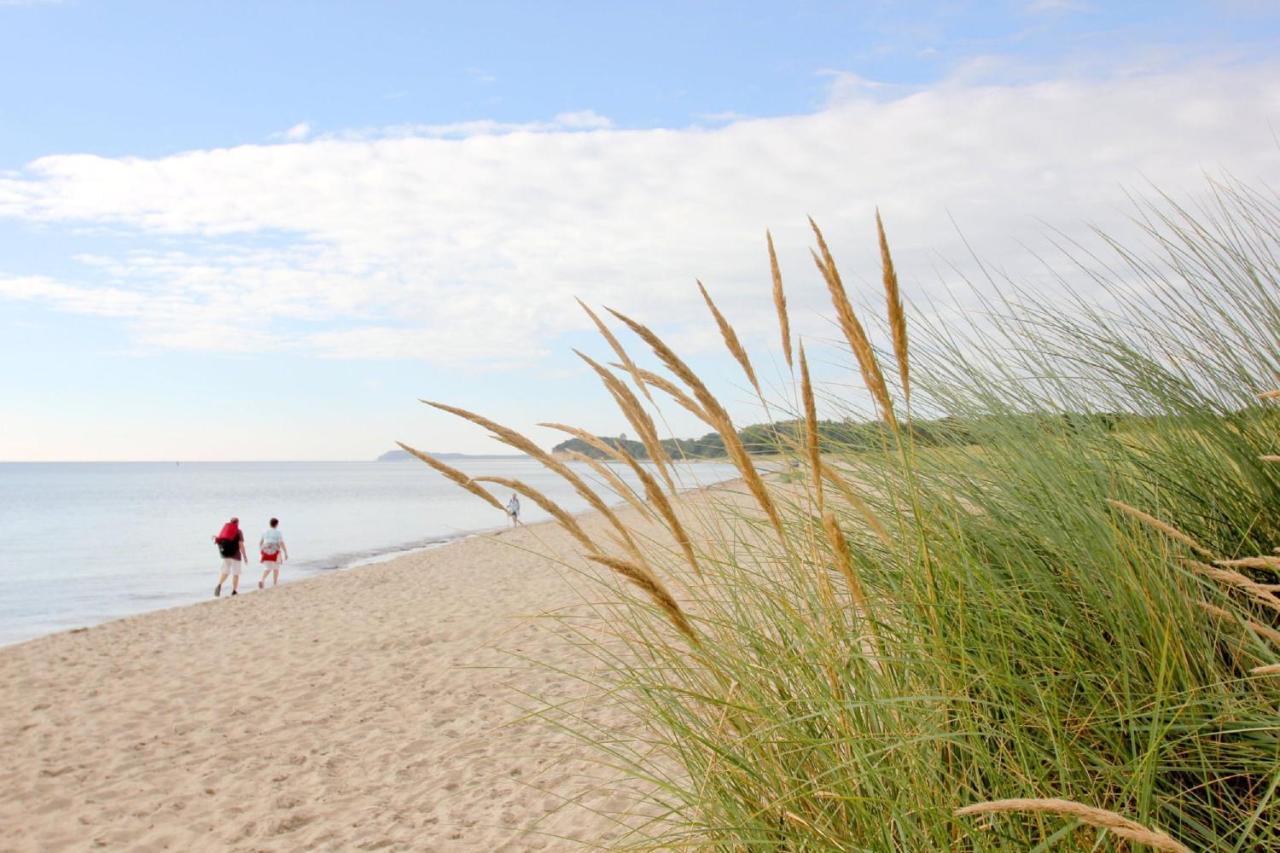 Strandnah Mit Balkon, Gratis Nutzung Vom Ahoi Erlebnisbad Und Sauna In Sellin - Strandhaus Moenchgut Fewo21 Lobbe Exterior photo